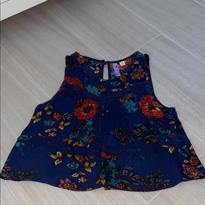 Franceses Floral Top